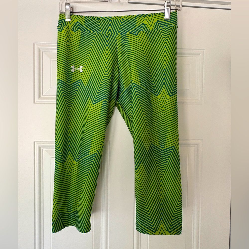Under Armour heat gear green capri leggings geometric medium